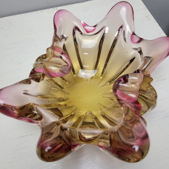 Murano Art Glass Vintage Ashtray Pink Yellow Mid-Century Italian Glass 8" x 6" - Picture 7 of 16